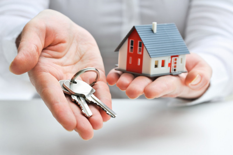 Дарение недвижимости: как правильно оформить сделку и можно ли ее отменить